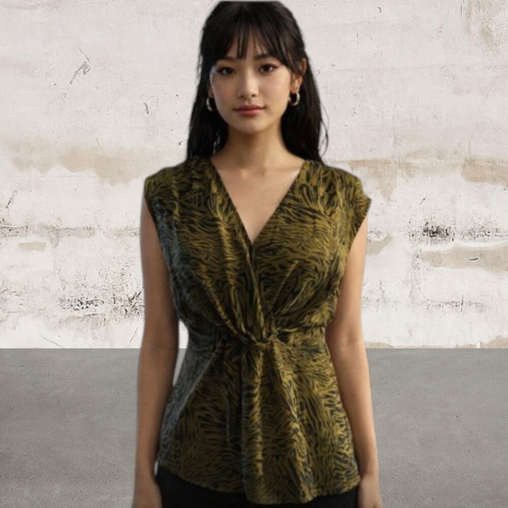 Halogen NWT Twist Front Top In Olive Black Splice Animal-Size Small